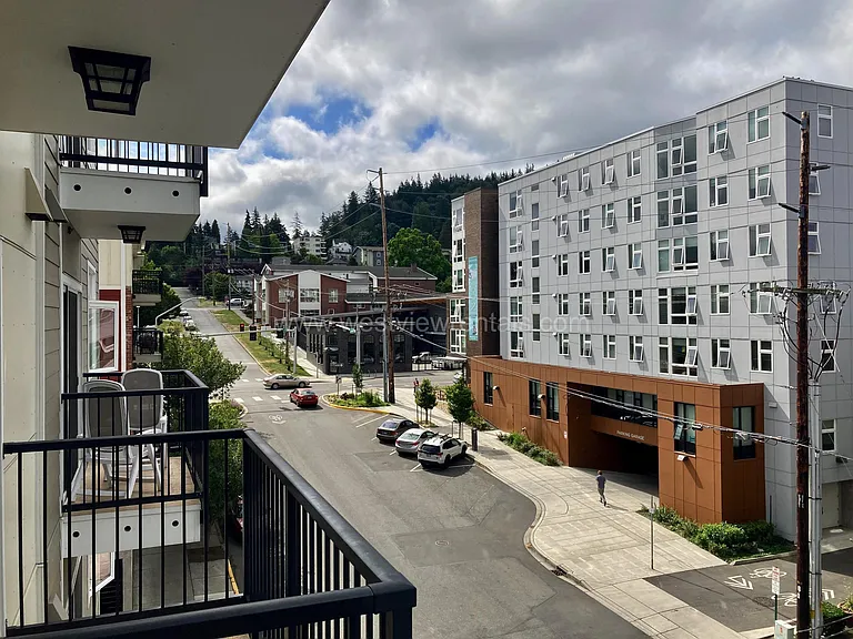 203 E Laurel St — Photo 40