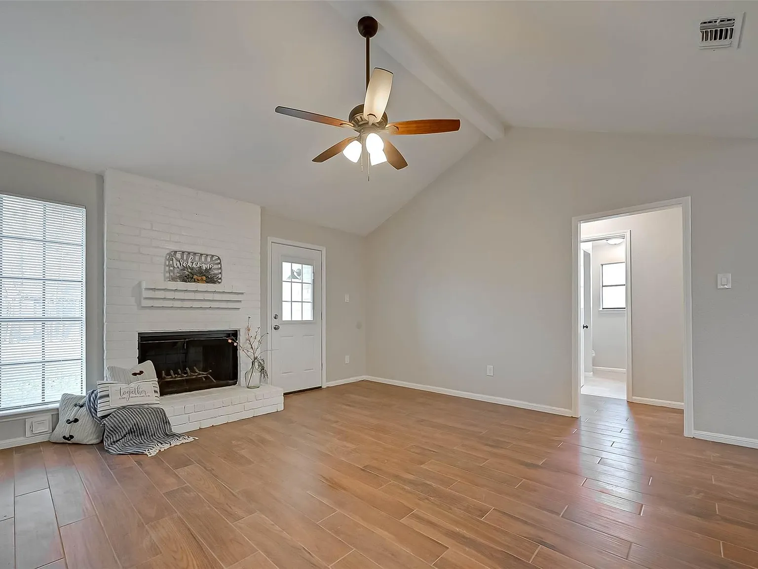 3 bed, 2.0 bath, 1158 sqft, $1,700 — Photo 3