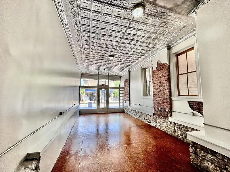 Studio, 1.0 bath, 700 sqft, $1,195 — Photo 1