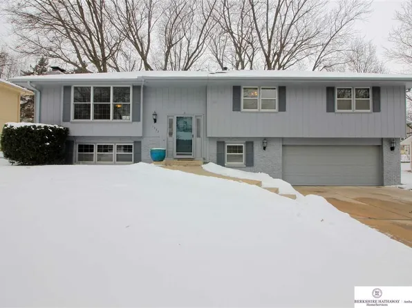 1332 Holling Dr, Omaha, NE 68144