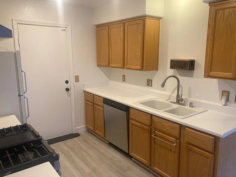 713 Spotted Eagle St — Photo 17