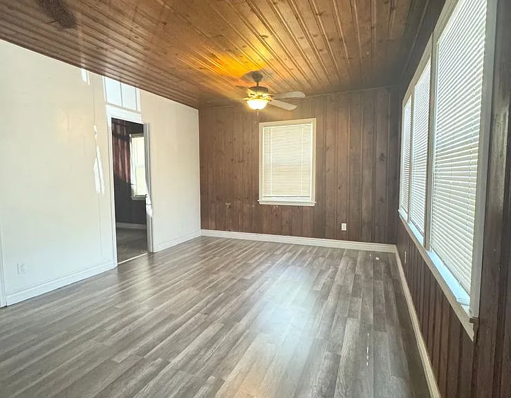 2116 East St — Photo 2