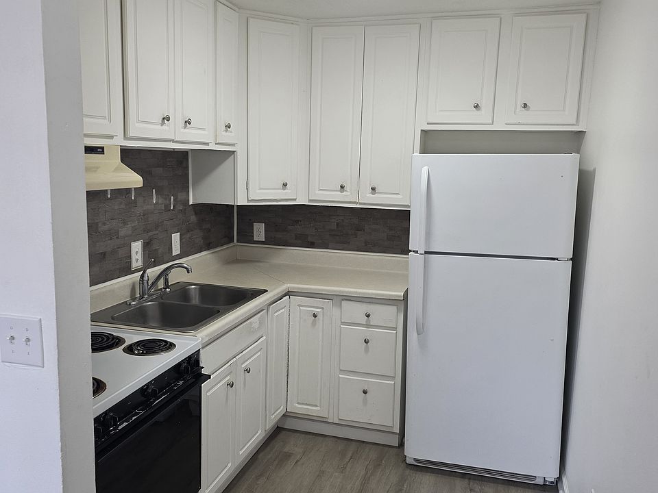 1st image of 534 W Washington St #B