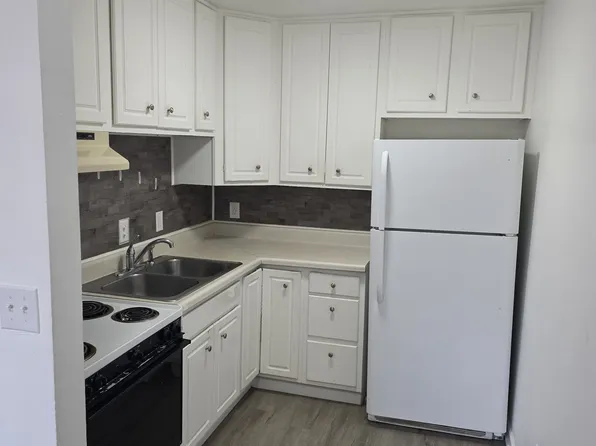 534 W Washington St #B, Chandler, IN 47610