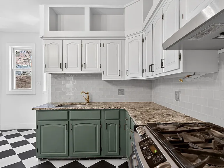 701 Bergen Ave — Photo 7