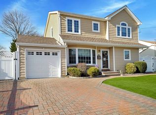 382 Atlantic Ave, Massapequa Park, NY 11762
