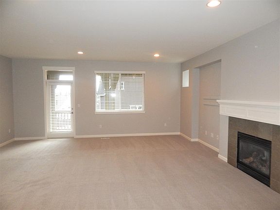 New Contemporary Designer Colors and Textured Carpets. Lives like new!