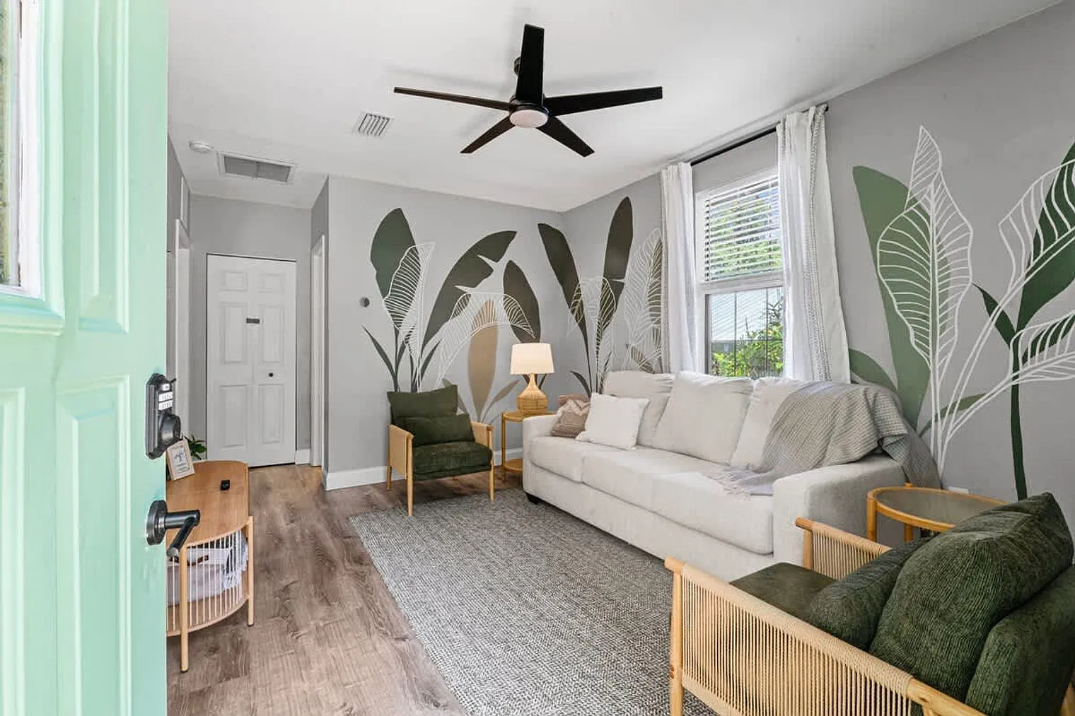 1 bed, 1.0 bath, 495 sqft, $2,628 — Photo 2