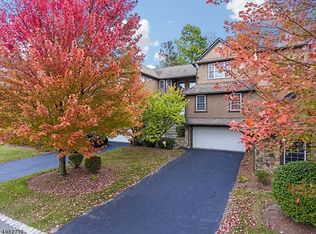 34 Bracken Hill Rd, Hamburg, NJ 07419