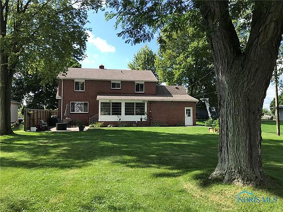 4th image of 858 W Riverview Ave