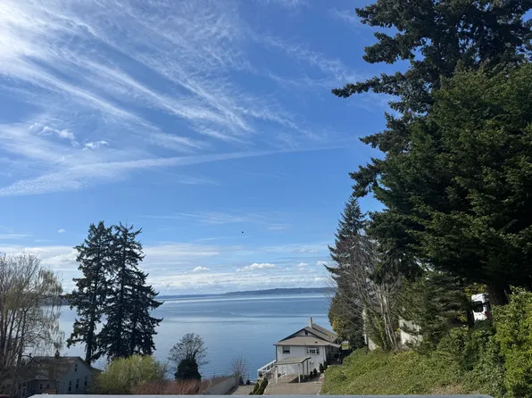 902 S 277th St, Des Moines, WA 98198