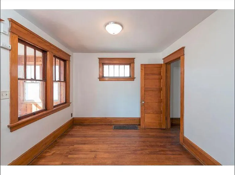 333 Arlington Ave E — Photo 5