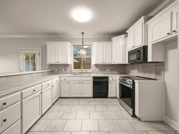 38035 Post Office Rd APT 17A, Prairieville, LA 70769