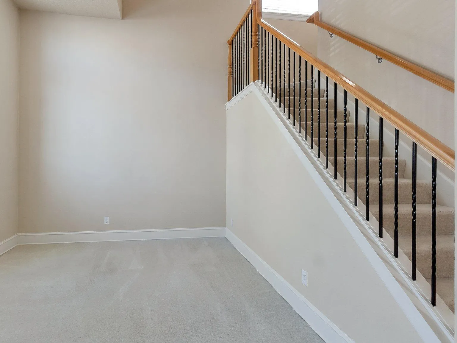 4 bed, 2.5 bath, 2705 sqft, $3,395 — Photo 3
