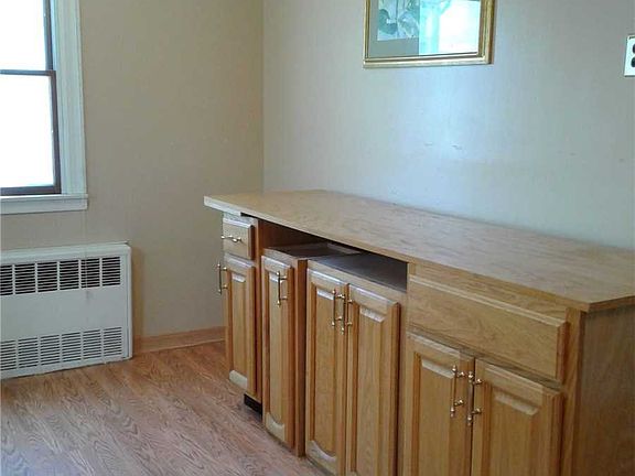 2nd image of 150 N Broome Ave