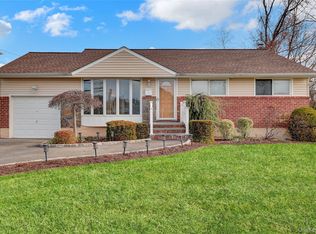 46 Kalda Lane, Plainview, NY 11803