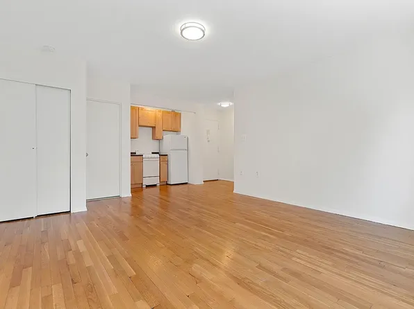 434 West 19th Street image 1 of 7