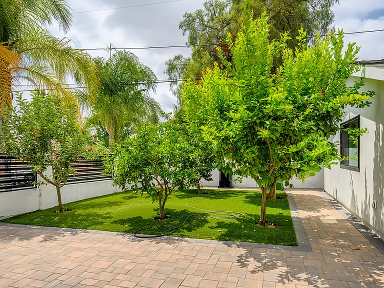 7851 Mary Ellen Ave — Photo 42
