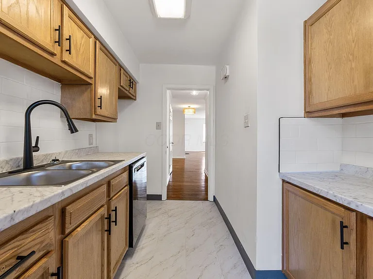 1147 S Cassingham Rd #B — Photo 6