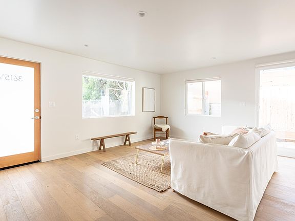 3rd image of 3615 3/4 Bellevue Ave