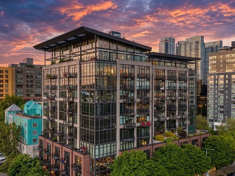 Enjoy the amazing architecture of Mosler Lofts