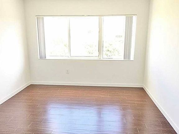 4th image of 10001 W Bay Harbor Dr