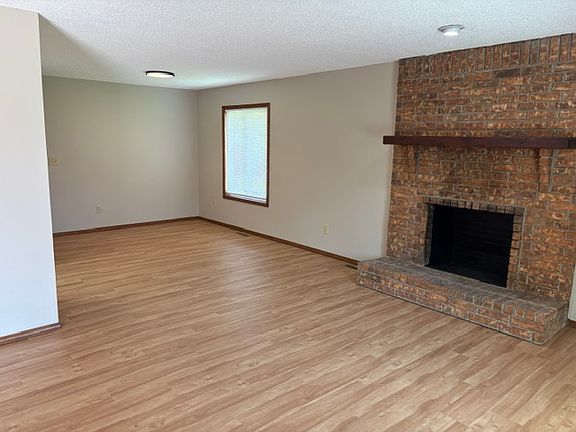 2nd image of 529B E Redwood St #B