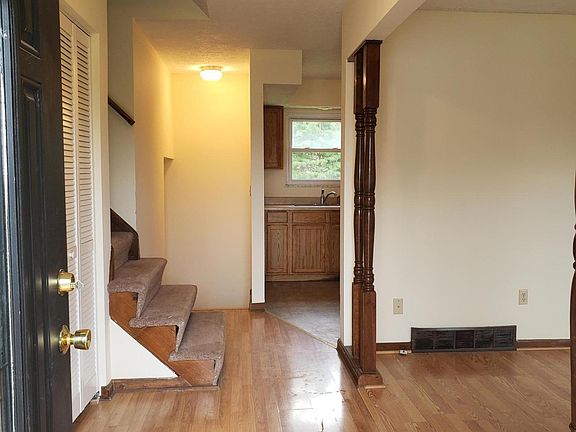 2nd image of 70 Carnation Pl SW