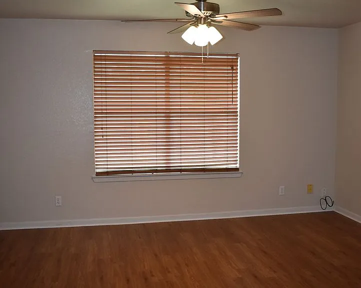 837 Lakeview Dr — Photo 14