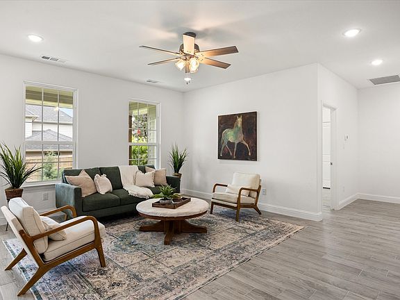 4th image of 2617 Creek Dr