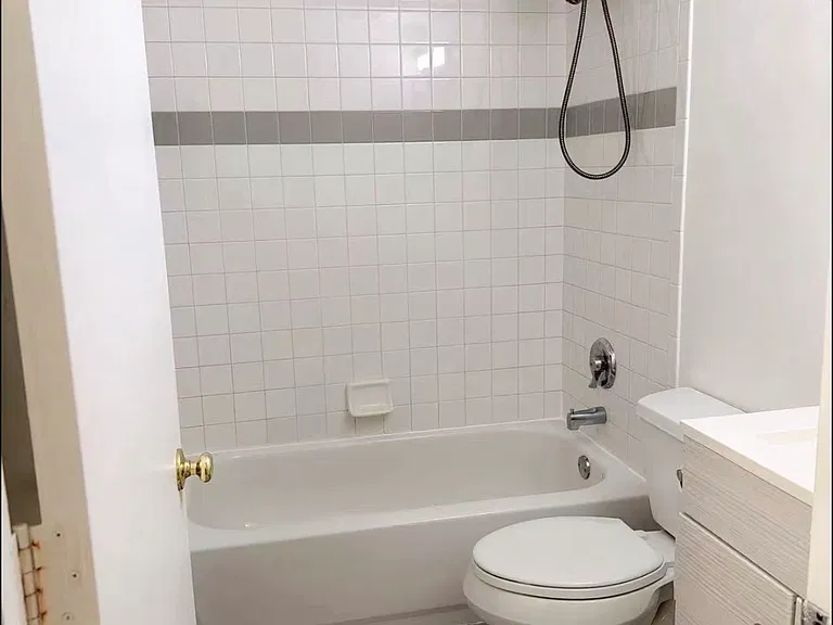 947 E 181st St #2 — Photo 7