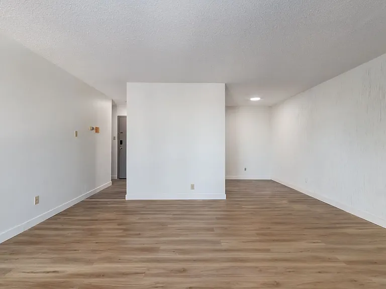 115 25th Ave SW #403 — Photo 35