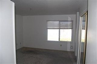 5th image of 450 Reinway Ave