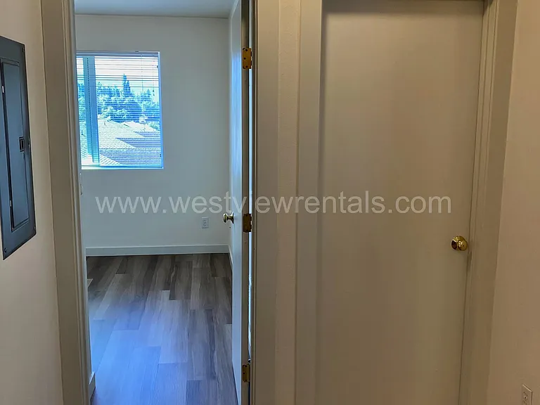 524 32nd St #402 — Photo 11