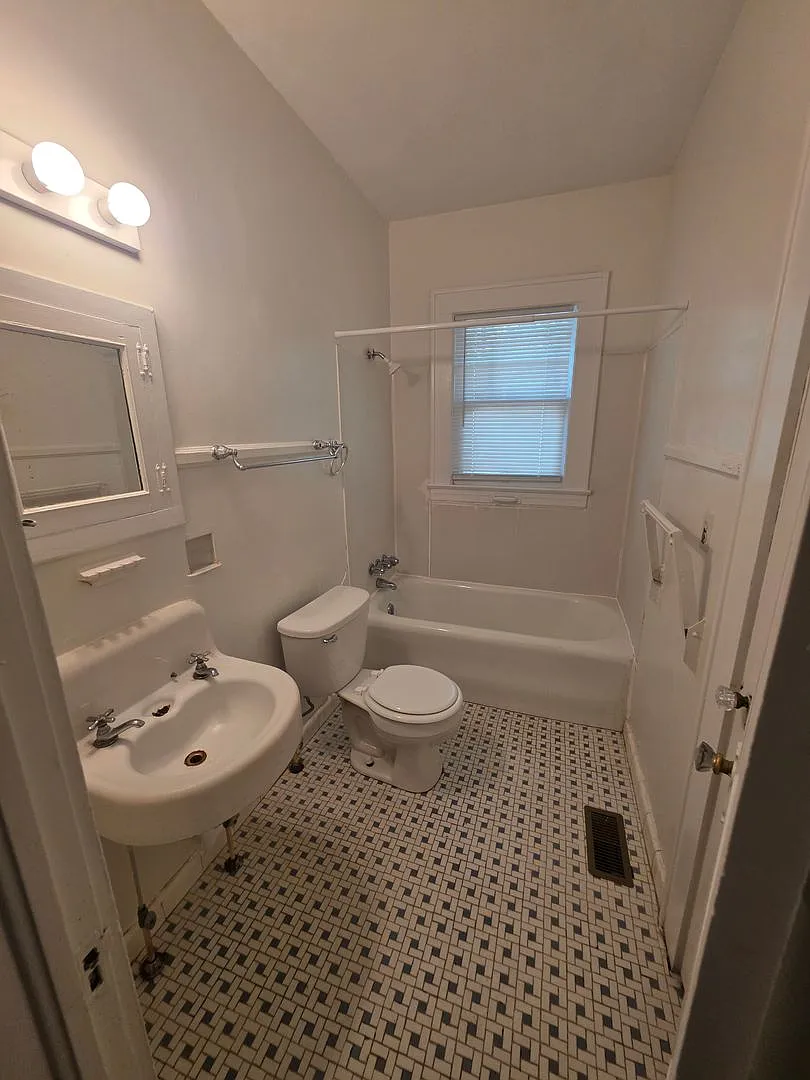 3901 Indiana Avenue — Photo 2