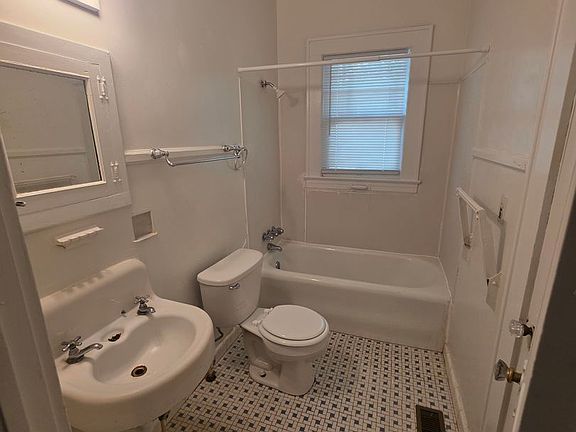 2nd image of 3901 Indiana Ave