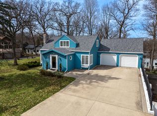 926 Sauganash Dr, Fontana, WI 53125