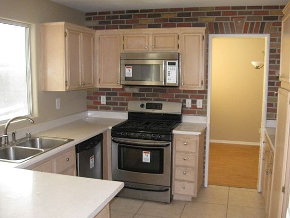 4th image of 7536 Wandering St