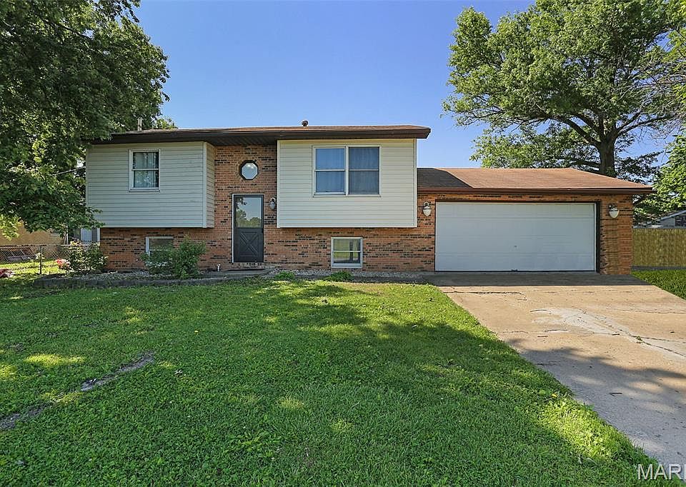1st image of 72 University Dr