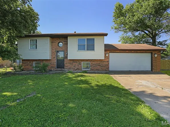 72 University Dr, Granite City, IL 62040
