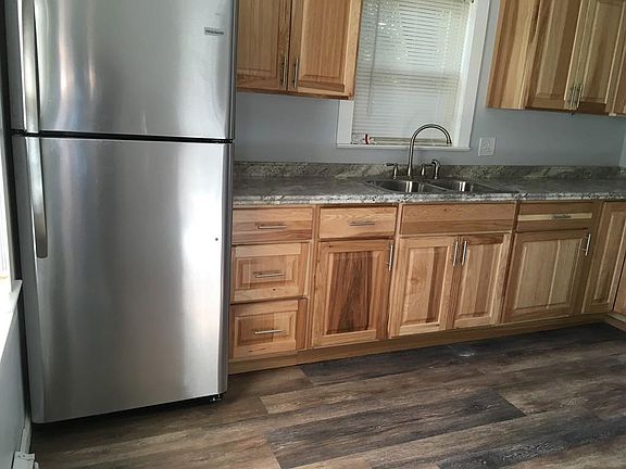 4th image of 111 Maple St