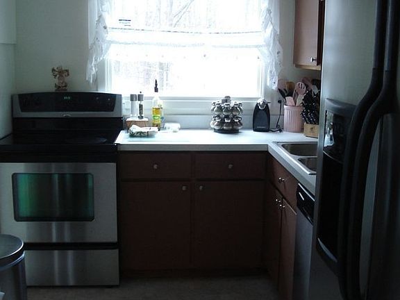 4th image of 18 Gail Ave