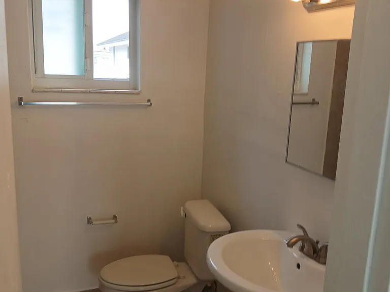 460 SW 7th St #5 — Photo 7