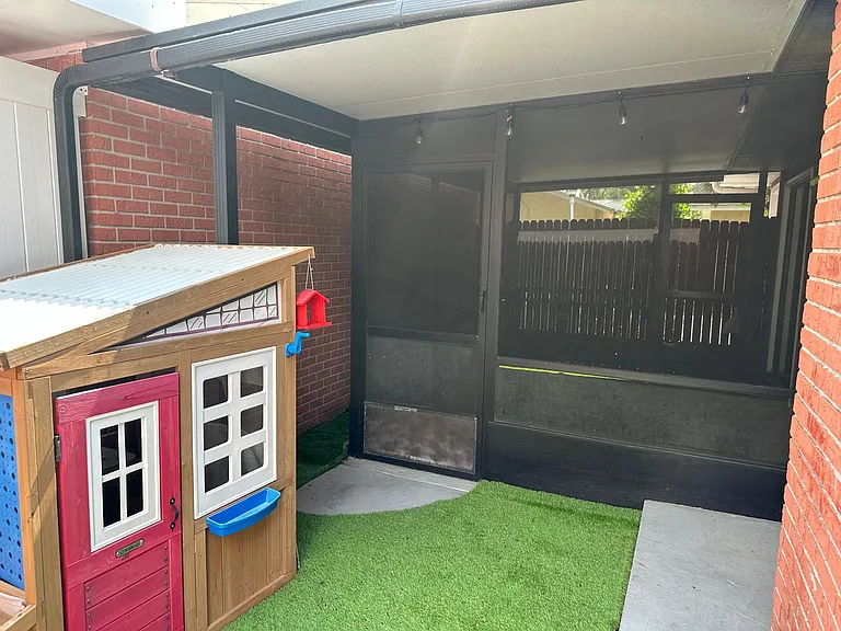 PLAYHOUSE.