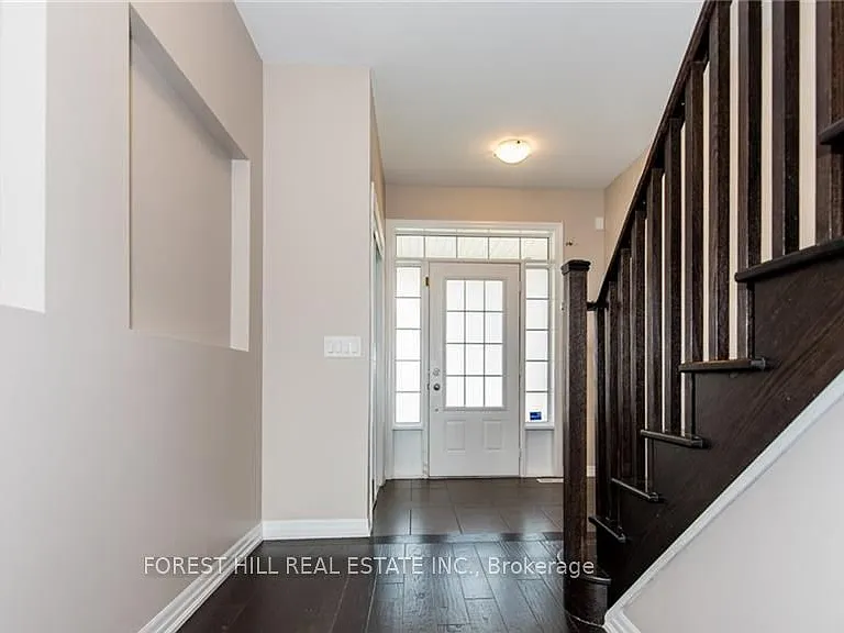 70 Hanson Cres — Photo 5
