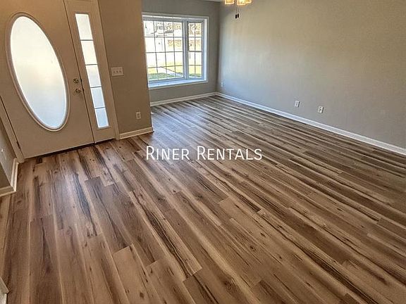 3rd image of 219 Aspen Ave