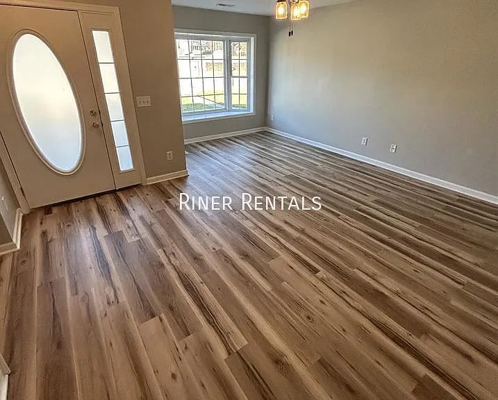 219 Aspen Ave — Photo 3