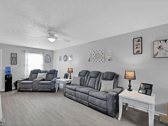5th image of 559 Beaverview Dr