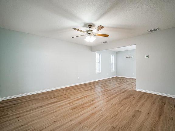 3rd image of 5807 Guadalupe Dr
