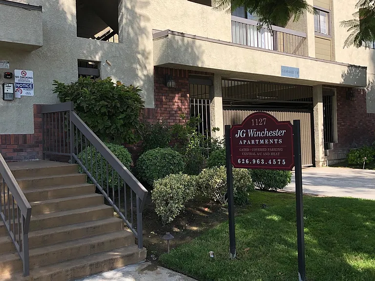 1127 Winchester Ave #4 — Photo 3